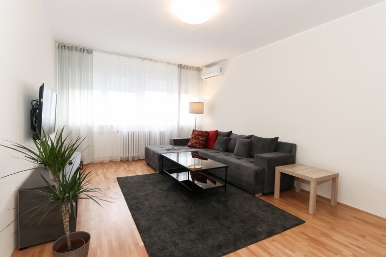 apartman kod hotela jugoslavije novi beograd